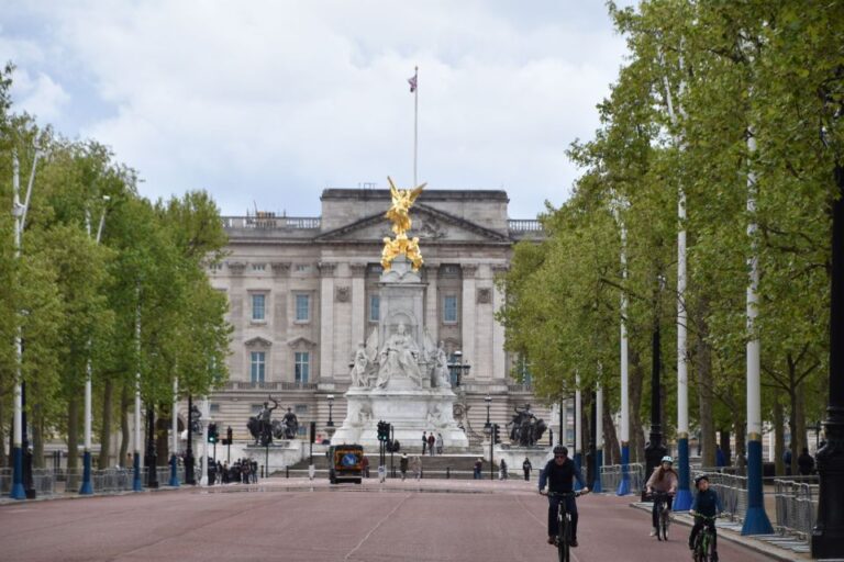 London: Private Beatles Taxi Tour