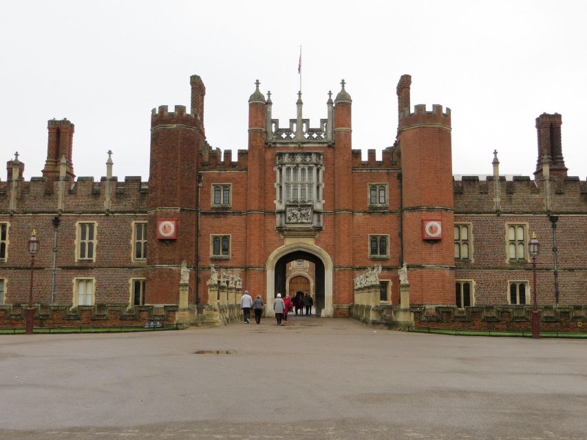 Hampton Court Palace Private Tour With Fast Track Entry - Exclusive Inclusions and Highlights