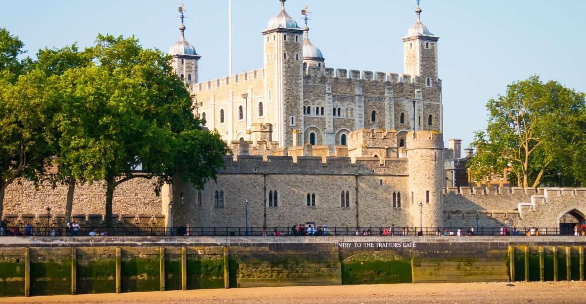 London: Tower of London Guided Tour With Crown Jewels Option - Crown Jewels and Attractions