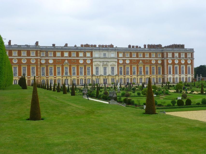 Hampton Court Palace Private Tour With Fast Track Entry - Experience the Tudor Court