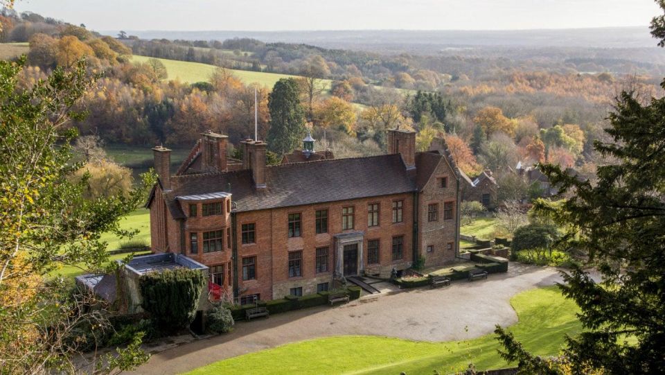 Winston Churchills Family Home With Private Transportation - Explore Chartwell House and Gardens