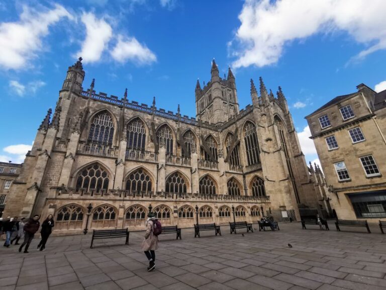 From Southampton: Stonehenge and Bath Guided Day Trip