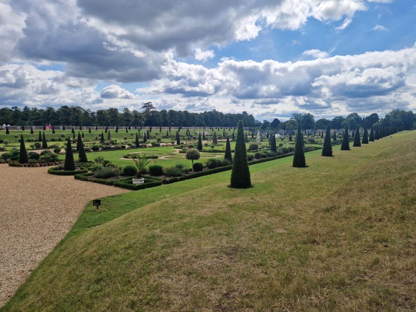 Hampton Court and Windsor Castle, a Right Royal Day Out. - A Day Fit for a King