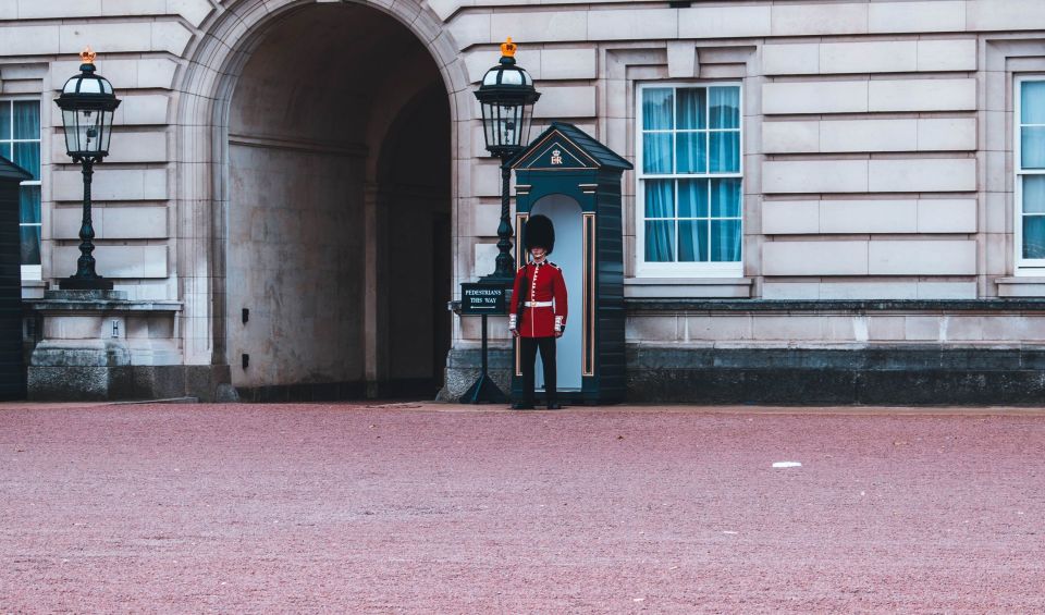 London: Changing of the Guard Private Group or Family Tour - What to Expect on the Tour