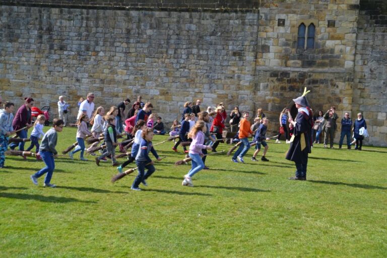 Newcastle: Alnwick and Warkworth Castle Guided Tour