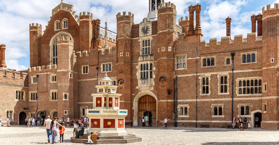 Skip-The-Line Hampton Court Palace From London by Car - Private Car Transfers and Pickup