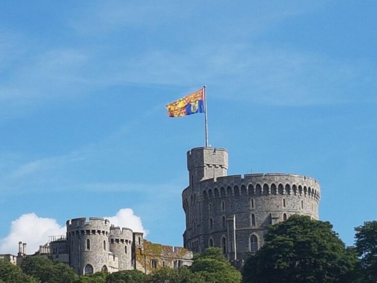 Windsor Castle & Hampton Court Palace VIP Black Taxi Tour