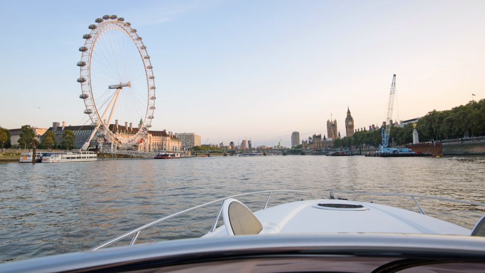 London: 2 Hour Private Luxury Yacht Hire on the River Thames - Dedicated Crew at Your Service