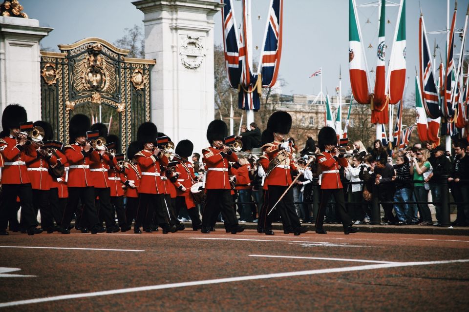 London City Center Guided Tour + Westminster Abbey Entry - Westminster Abbey Tour Highlights