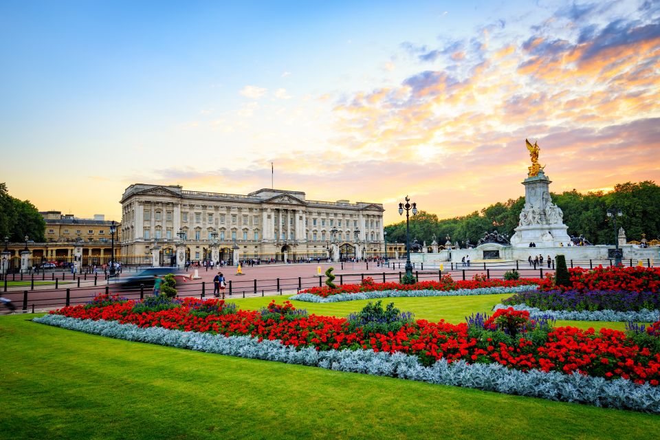 London: Private Royal Tour With Changing of the Guard - Witness the Changing of the Guard