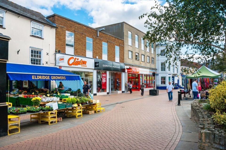 From London: Bicester Village Shopping Day Trip - Benefits of Guided Tour