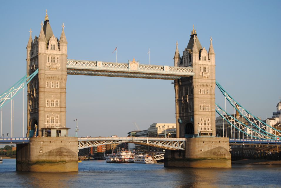 London Half-Day Private Chauffeur Driven Tour - Chauffeur Driven Vehicle Amenities