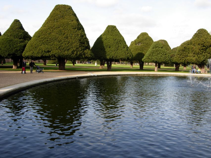 London: Hampton Court Private Guided Tour - Expert Guide and Transportation