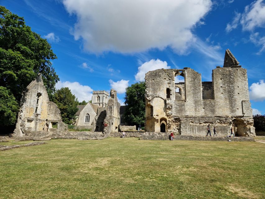 From London: Downton Abbey Full-Day Tour - Exploring the Cotswolds