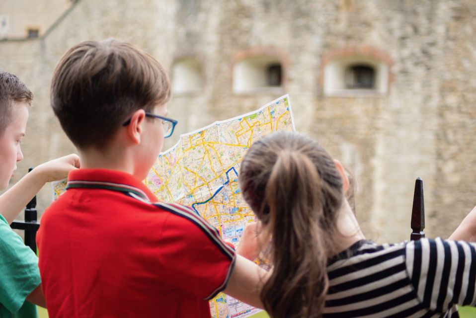 London: Kids Activity Tour in German - Keeping Kids Engaged in History