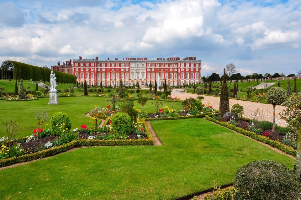 London: Hampton Court Palace Private Tour With Train Ride - Return Journey to London