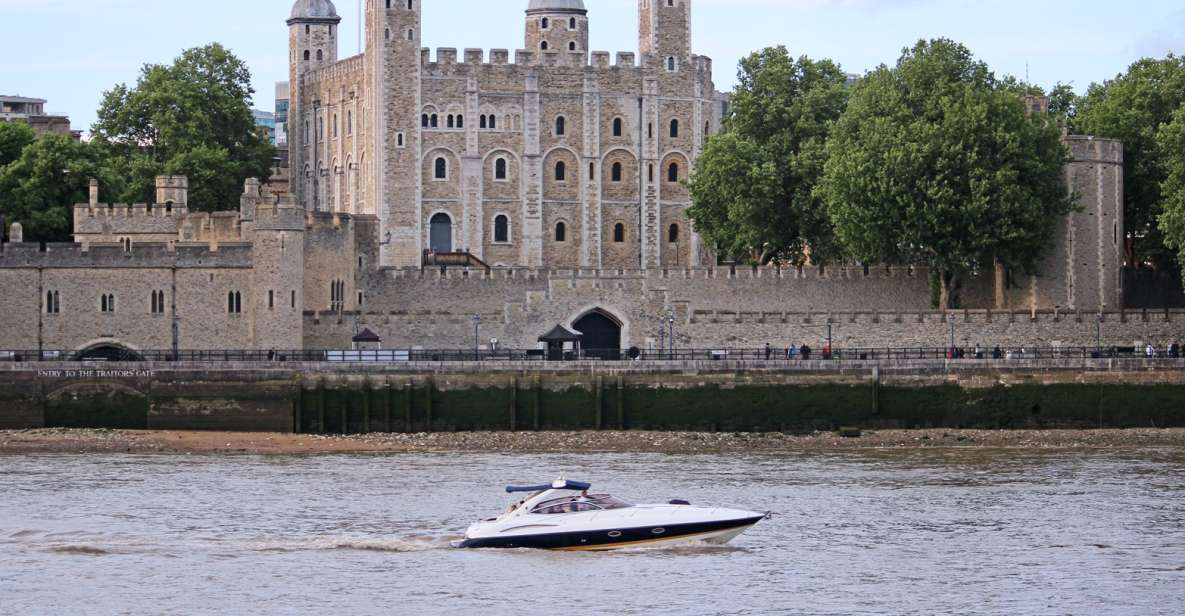 London: 2 Hour Private Luxury Yacht Hire on the River Thames - Luxury Yacht Experience Awaits