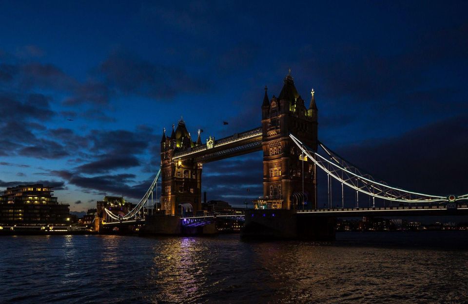 London Bridges Night Time Light Private Tour - Exploring Londons Iconic Bridges