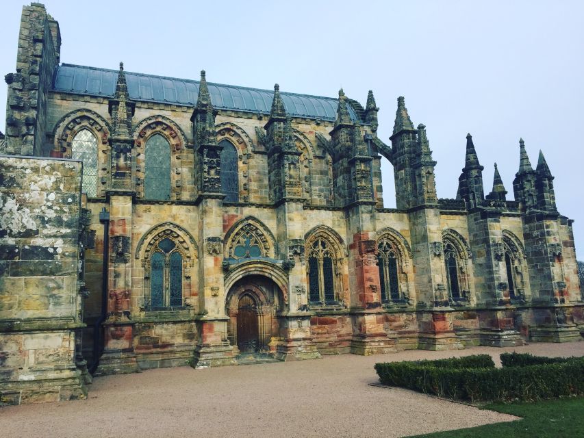 Edinburgh: Scottish Borders Tour From Scotland to England - Exploring the Scottish Borders