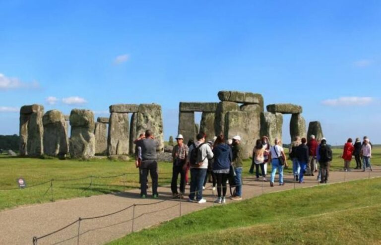 London: Stonehenge 6 Hour Tour By Car With Entrance Ticket