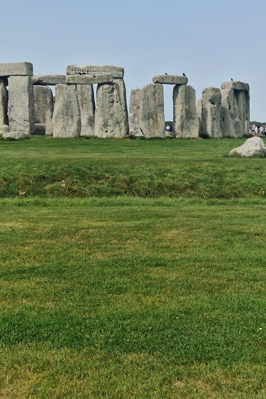 London: Stonehenge, Salisbury Cathedral and Avebury Day Tour - Discovering Stonehenge and Avebury