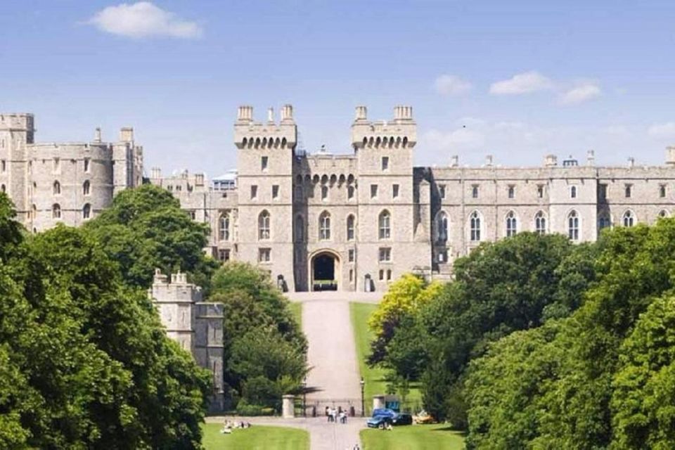 Windsor Castle, Stonehenge and Bath Tour Private - Discover Baths Roman History