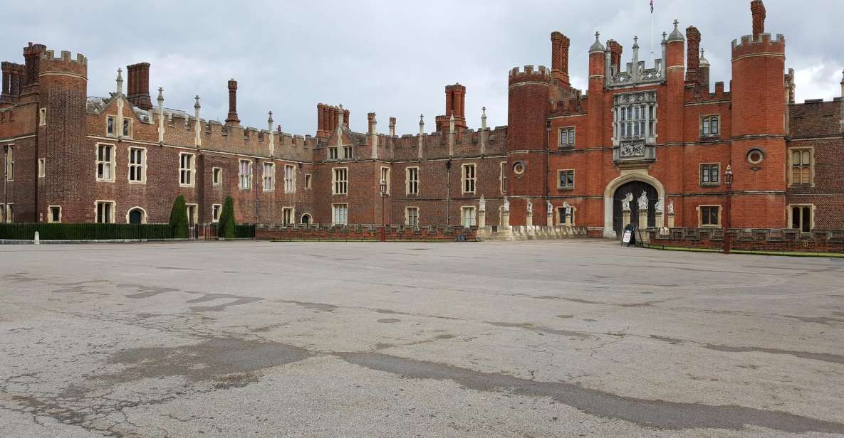 Hampton Court Palace Private Tour With Fast Track Pass - Inclusions and Amenities