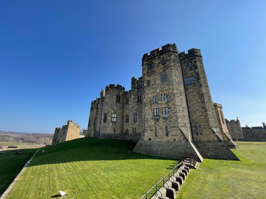 Kingdoms & Keeps: From Holy Island to Harry Potter - The Magic of Alnwick Castle