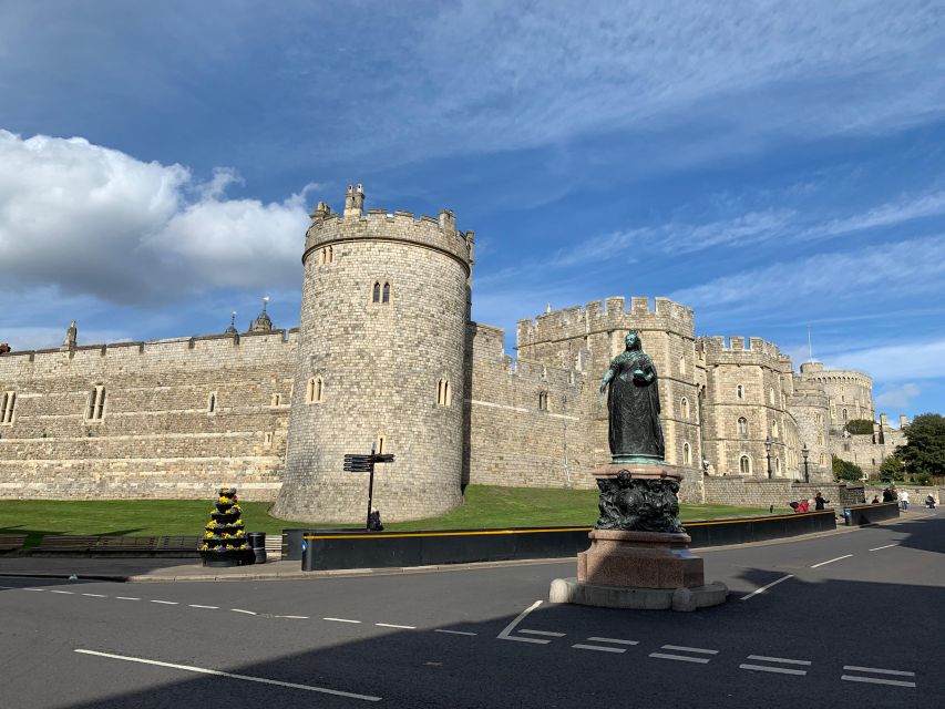 London to Windsor Round-Trip Private Transportation Service - Pickup and Drop-off Service