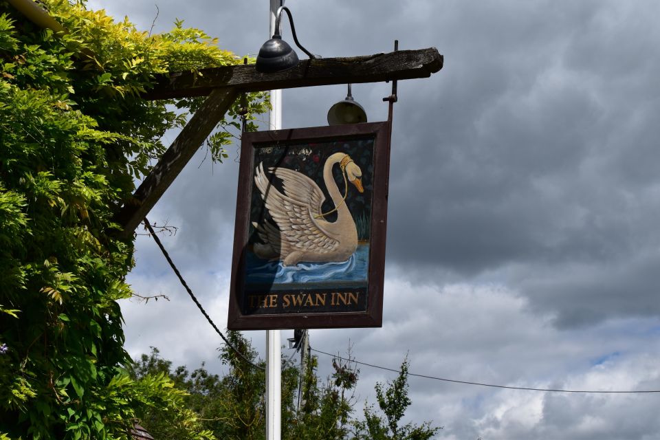 Private Day In The Cotswolds Tour. - Enjoying a Traditional Pub Lunch