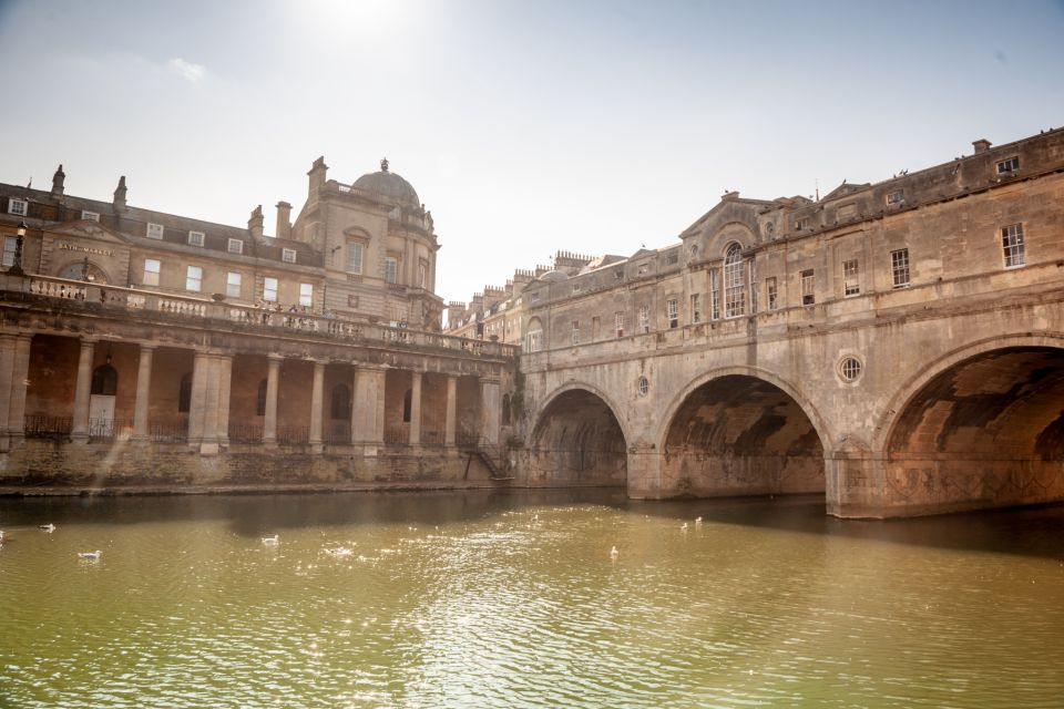 From London: Windsor, Stonehenge, Bath & Oxford 2-Day Tour - Oxford and the Cotswolds Adventure