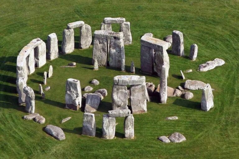 Private Transfer: Between Central London & Stonehenge