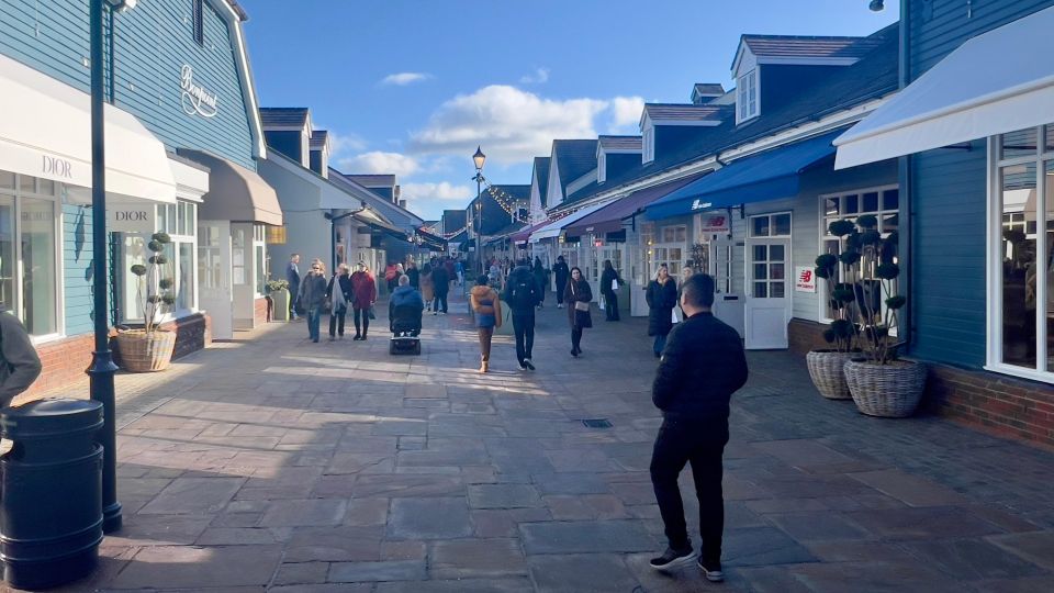 London: Bicester Village Private Vehicle Round Trip Transfer - Wrap Up