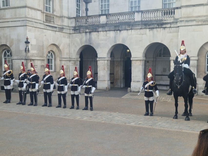 London by Taxi: Highlights Tour in a Real London Black Cab. - Expert Guide and Commentary