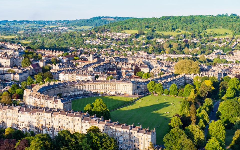 Enchanted Christmas Walk in Bath's Heart - Christmas Magic in the Air