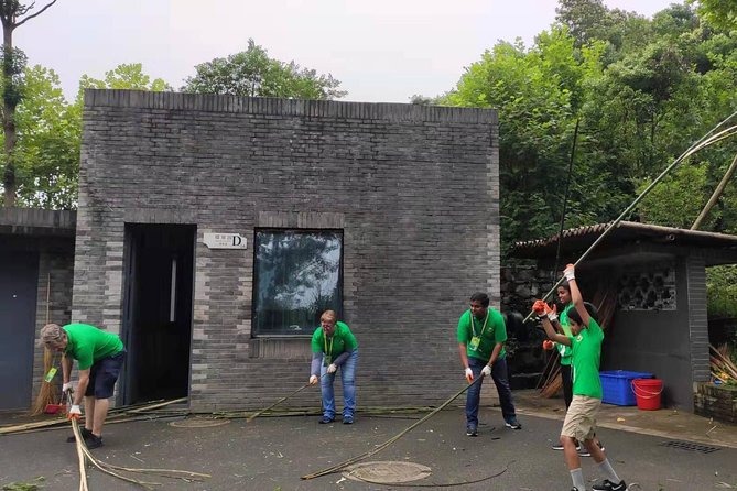 Private Dujiangyan Panda Base Panda Rescue Center Volunteer for a Day - Guide and Staff Performance