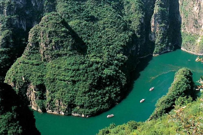 Longqingxia Gorge Cruise and Guyaju Cave Dwellings Private Day Tour - Key Takeaways