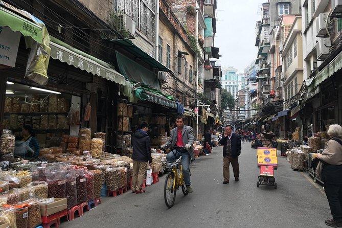 5-Hour Sai Kwan Walking Tour With Unique Food Tasting