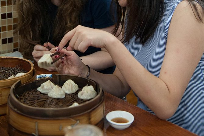 Off-beaten Route: Shanghai Old Town Discovery&Street Food Tasting