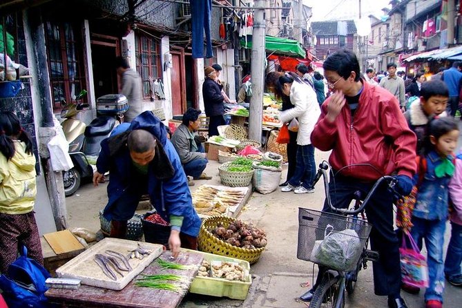 Explore Shanghai Ancient Downtown With Authentic Local Food - Ancient Downtown Exploration