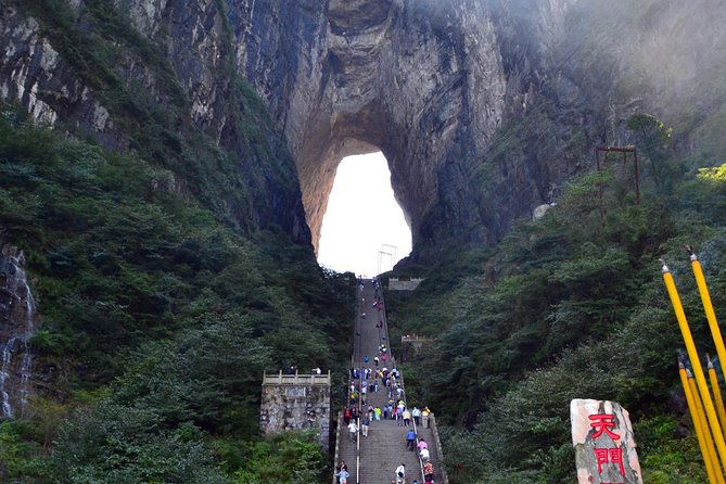 3-Day Zhangjiajie Discovery Tour With Lunch Included - Tour Guide Information and Expertise