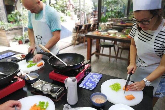 Private Sichuan Cooking Class Including Local Wet Market Visit - Pricing and Booking Details