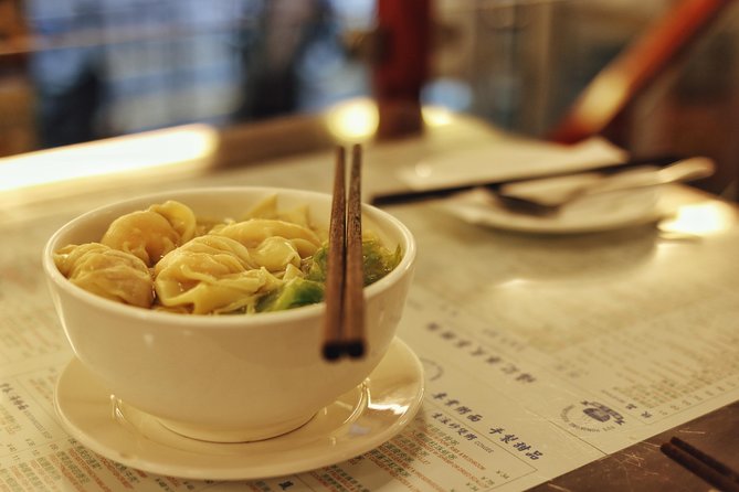 Secret Noodle and Wonton in Shanghai Alleyways With Local Beer