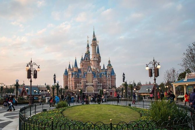 Private Transfer Between Shanghai Disneyland and City Hotel