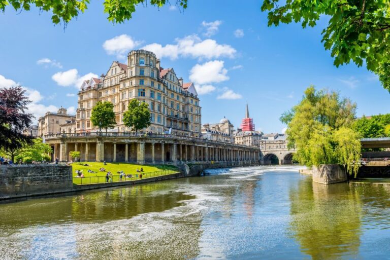 From London: Private Stonehenge and Bath Guided Tour